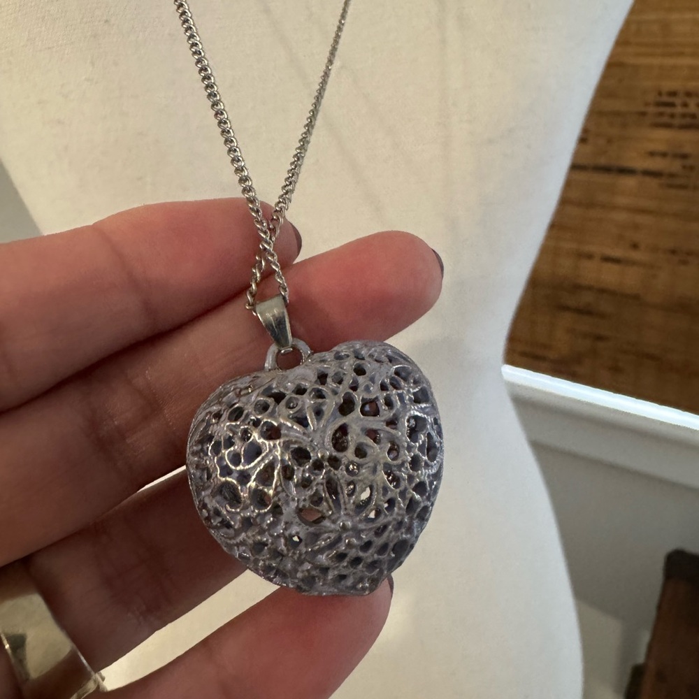 Elegant Silver Pendant Necklace - Picture 9 of 11